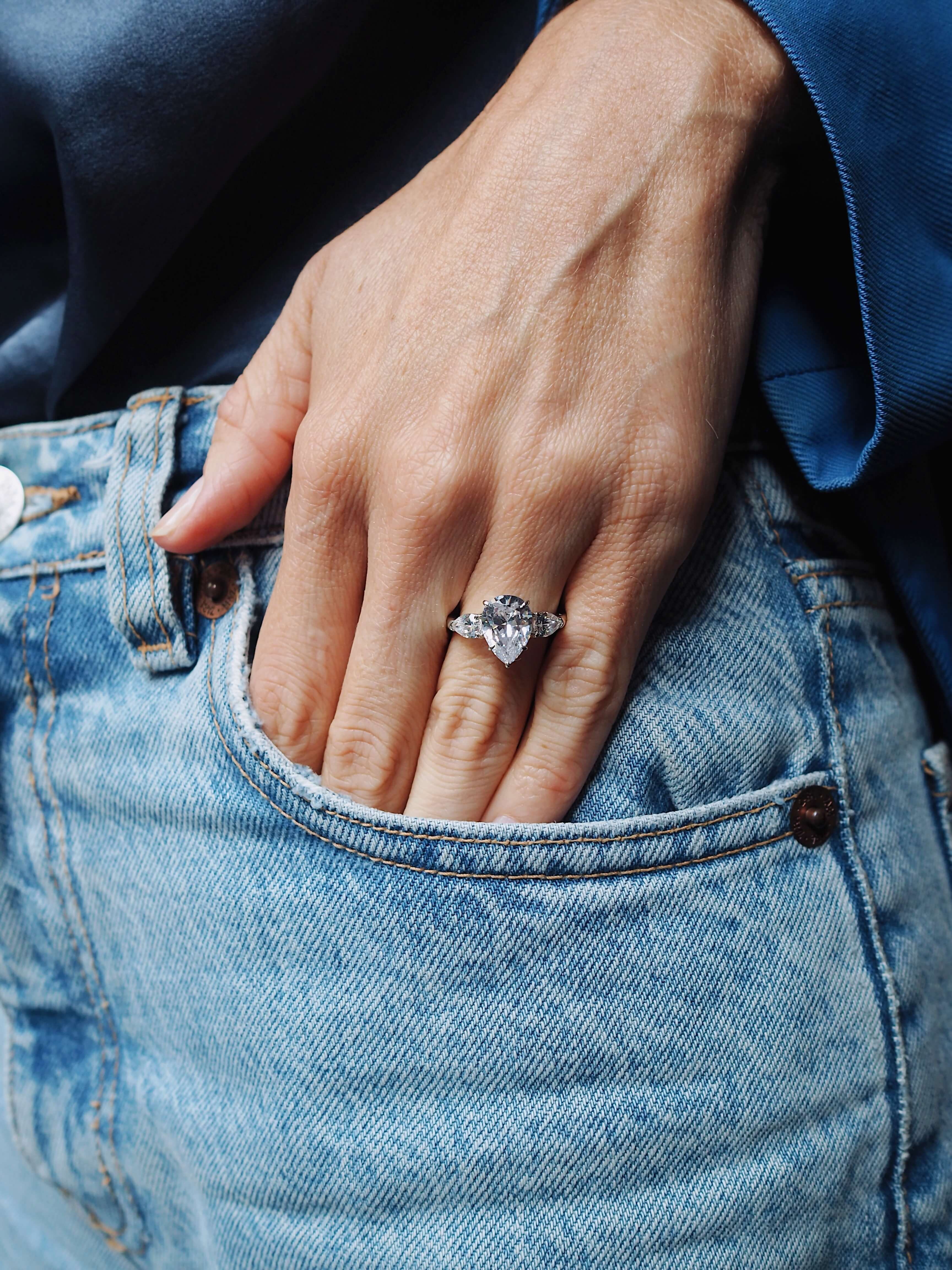 Pear Cut Engagement Rings